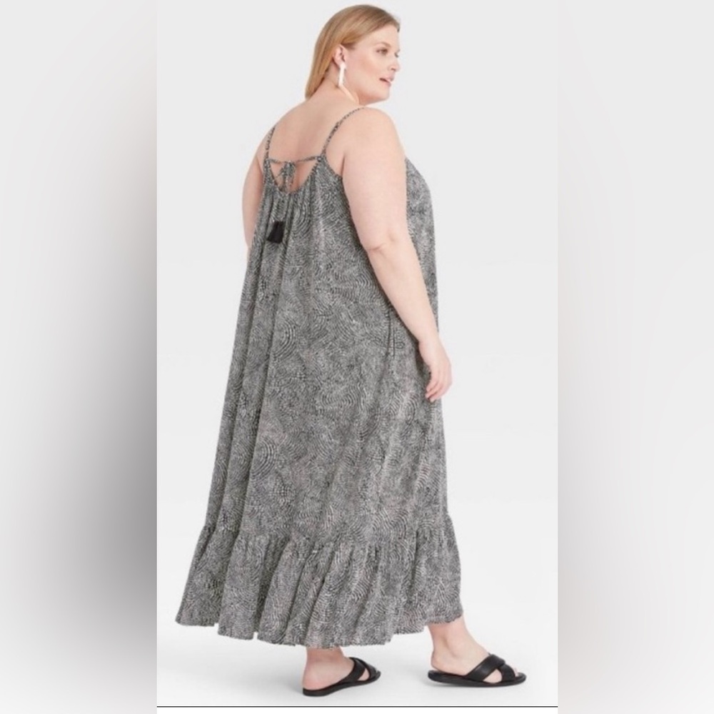 Plus Size - Picture 9 of 11
